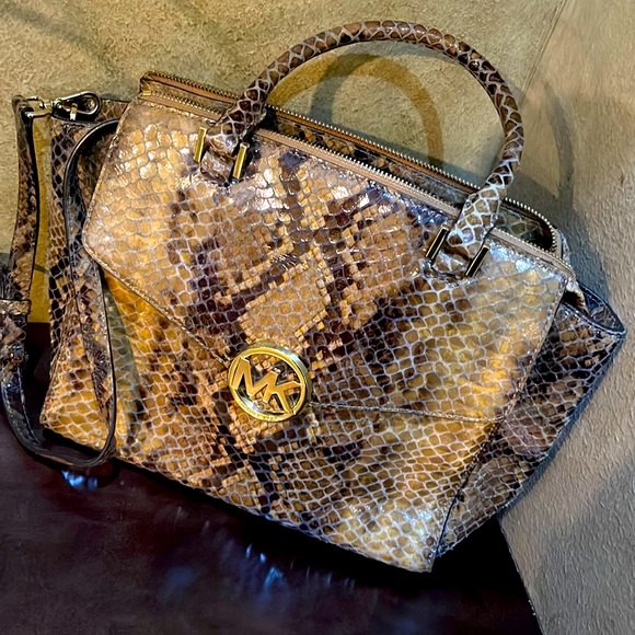 Michael Kors - Picture 1 of 3